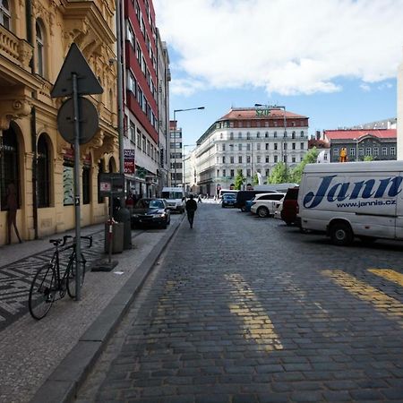 Family Duplex On Wenceslas Square Lägenhet Prag Exteriör bild