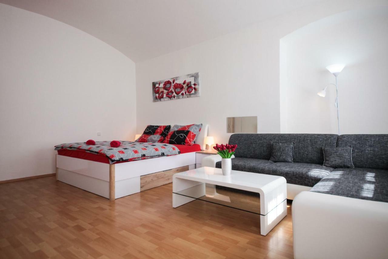 Family Duplex On Wenceslas Square Lägenhet Prag Exteriör bild
