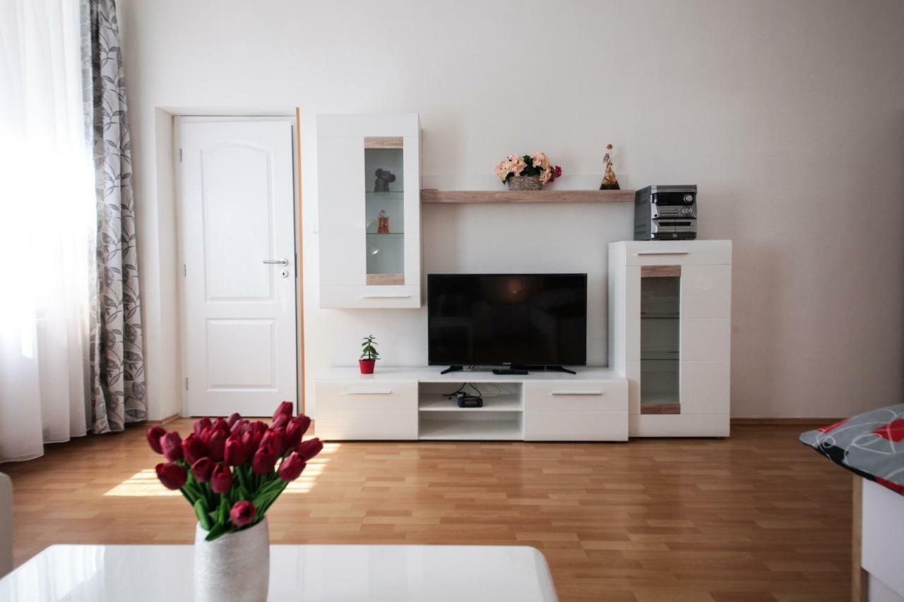 Family Duplex On Wenceslas Square Lägenhet Prag Exteriör bild