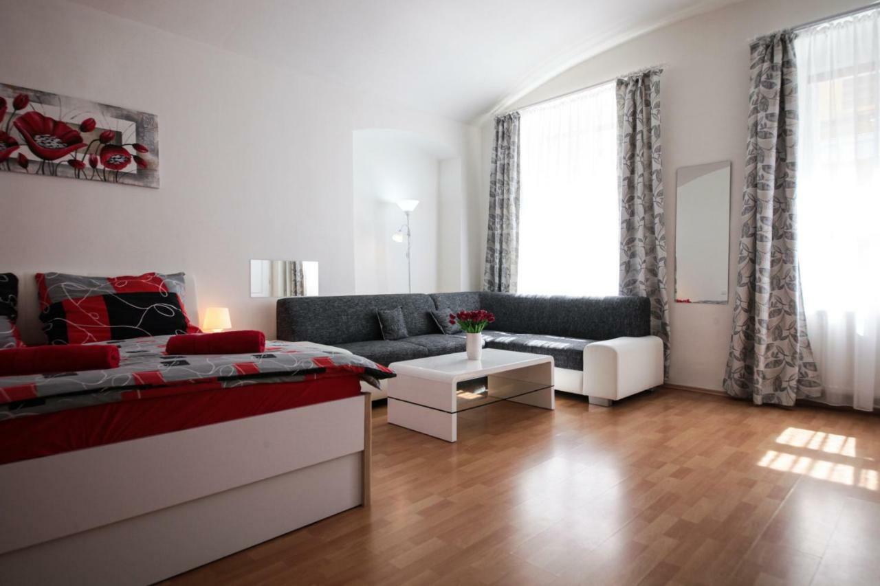 Family Duplex On Wenceslas Square Lägenhet Prag Exteriör bild