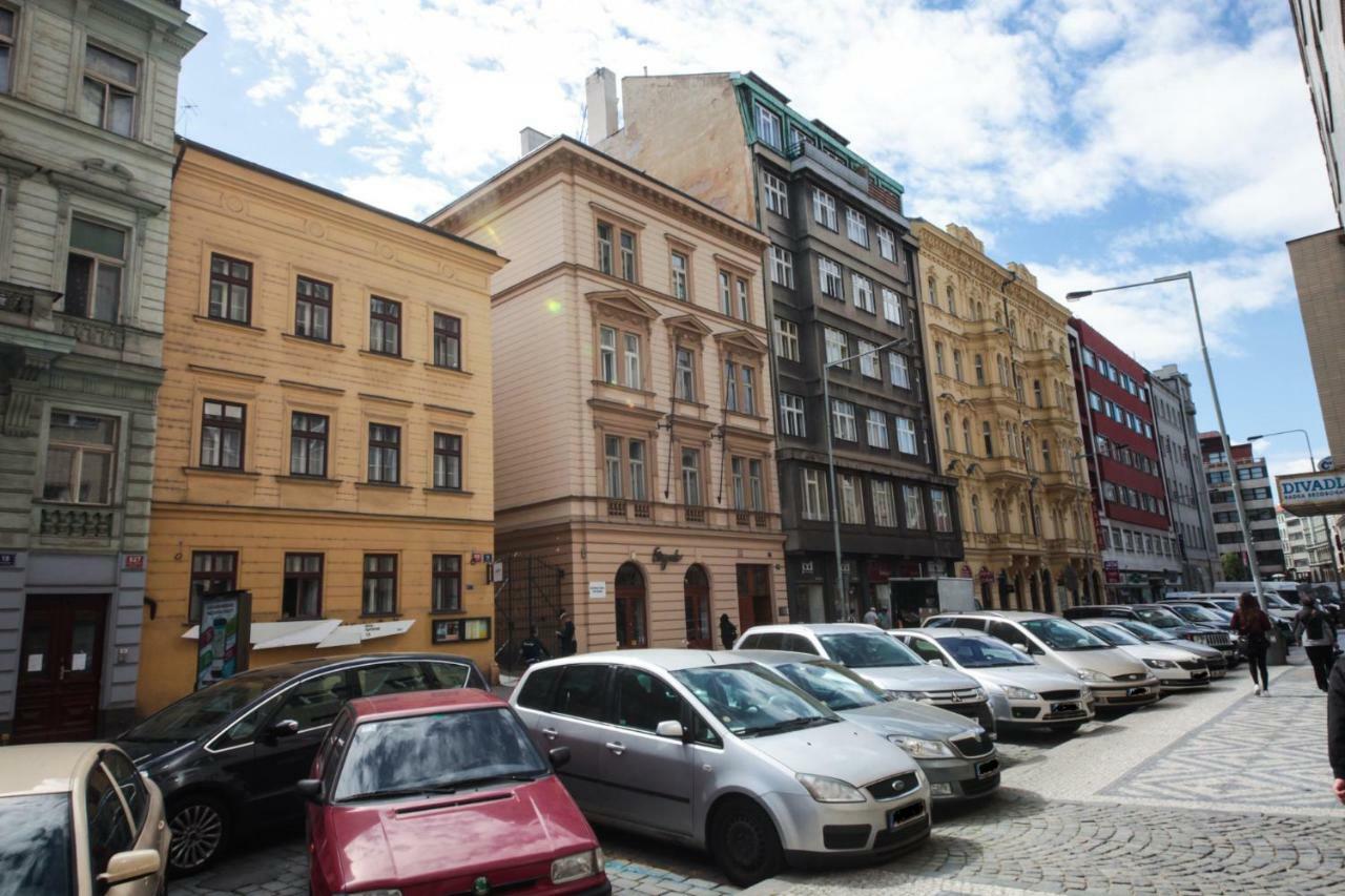 Family Duplex On Wenceslas Square Lägenhet Prag Exteriör bild